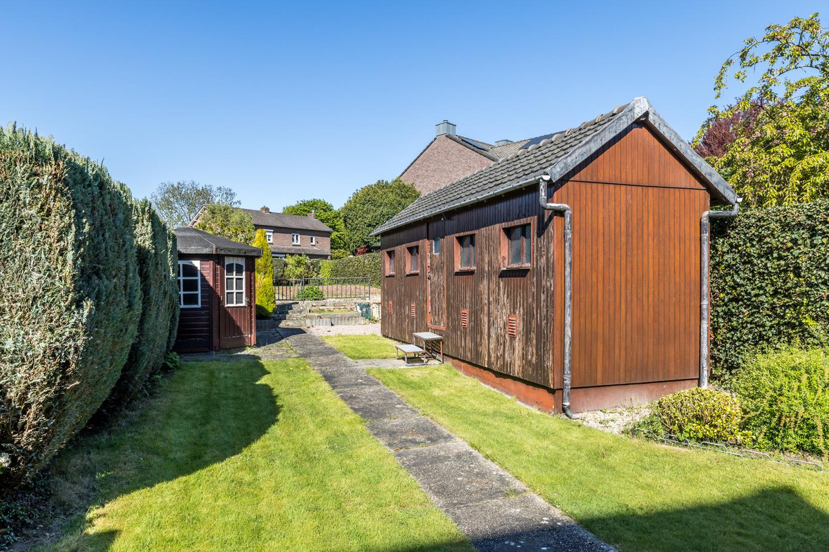Hoekwoning te koop: Provincialeweg Zuid 17, Oirsbeek