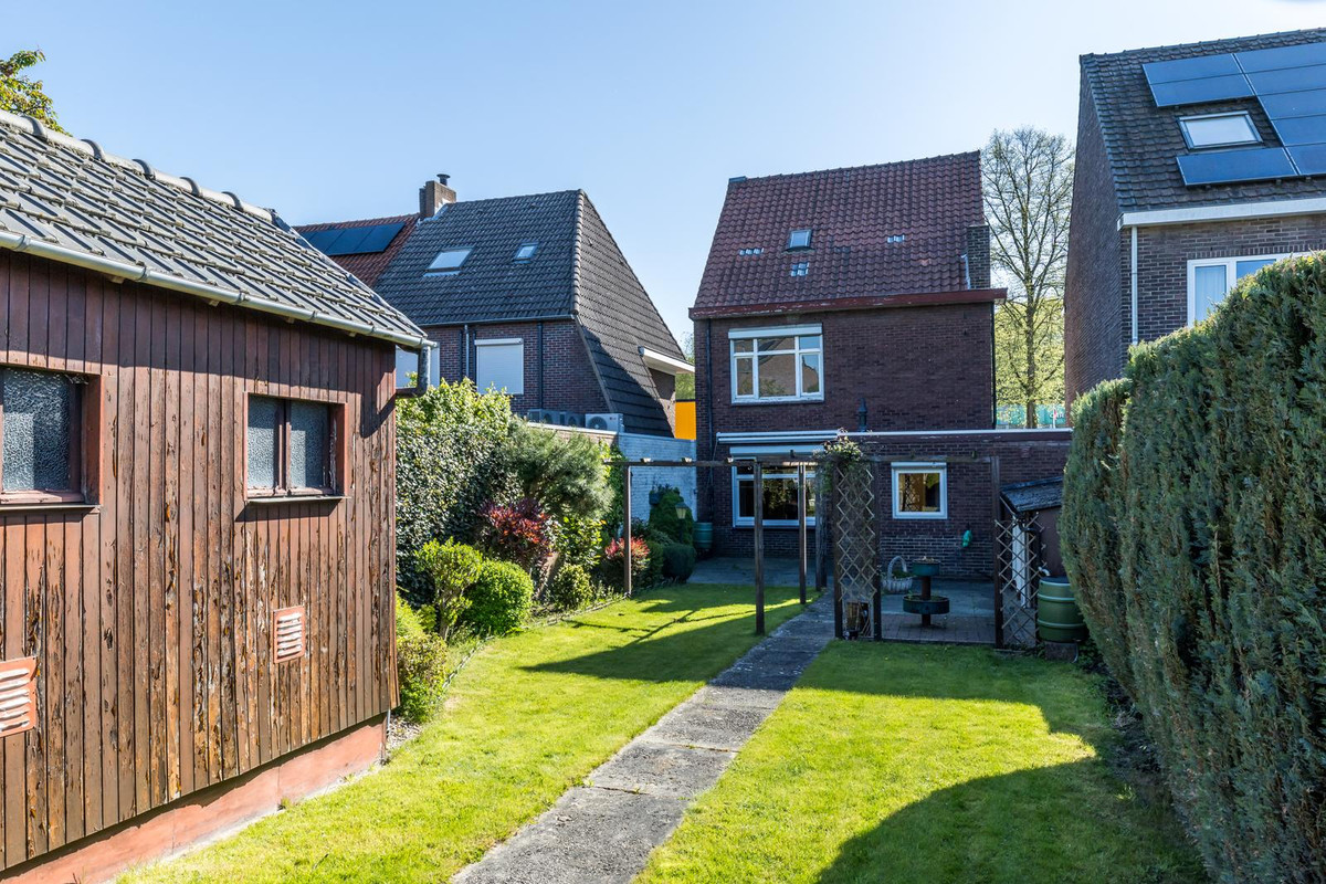 Hoekwoning te koop: Provincialeweg Zuid 17, Oirsbeek