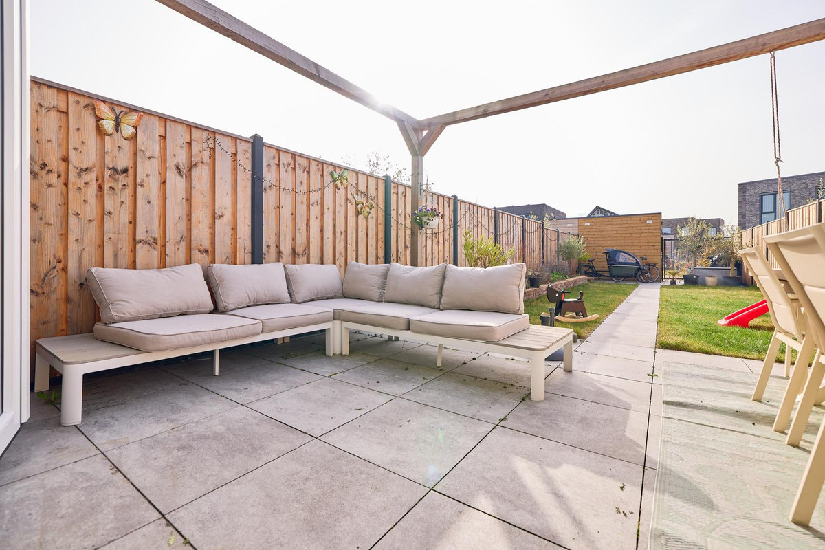 Tussenwoning te koop: Elizabeth Anscombestraat 56, Almere