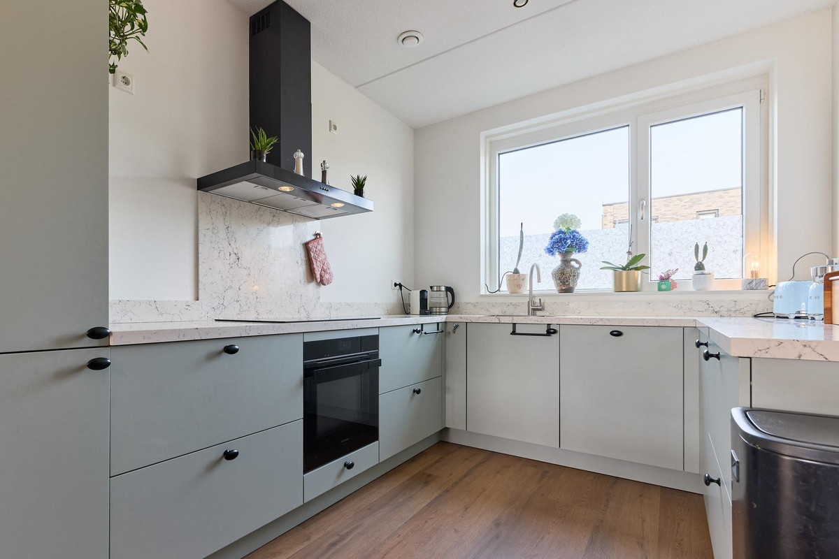 Tussenwoning te koop: Elizabeth Anscombestraat 56, Almere