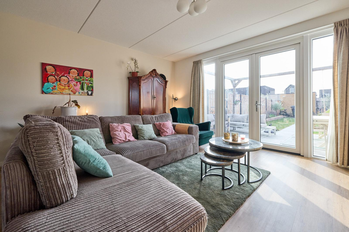 Tussenwoning te koop: Elizabeth Anscombestraat 56, Almere