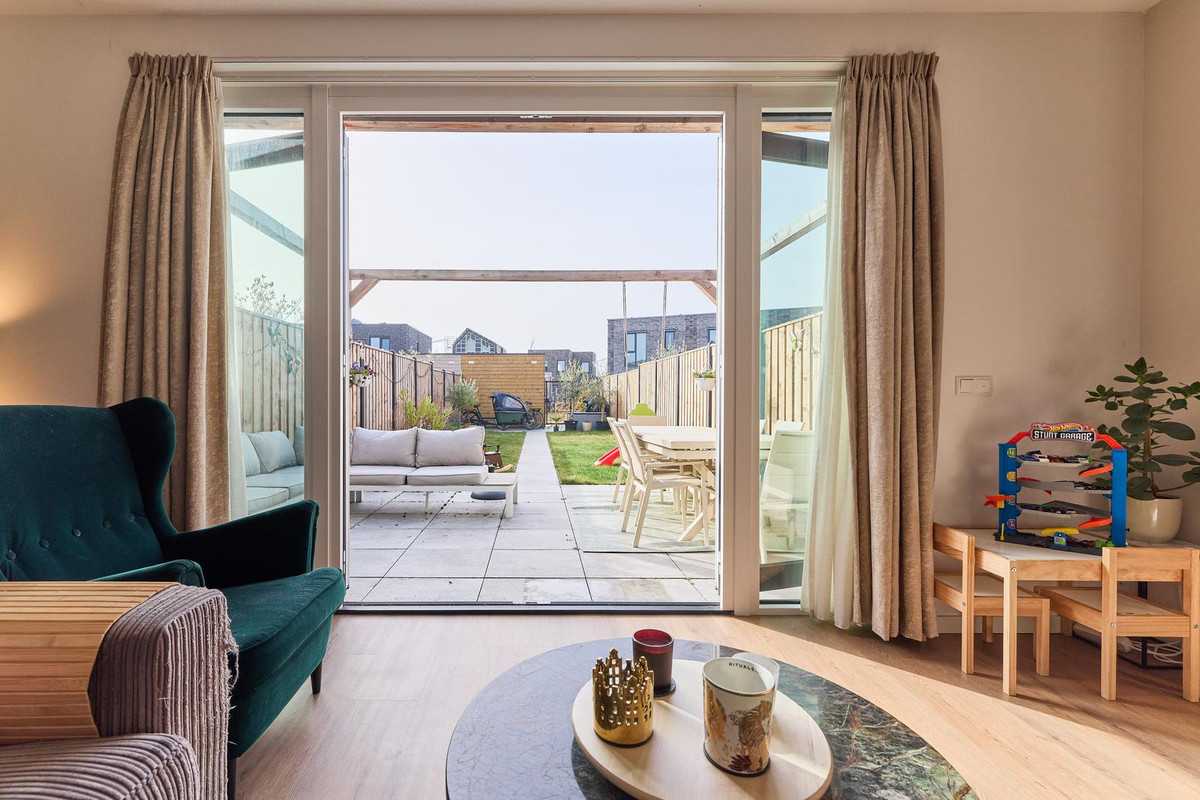 Tussenwoning te koop: Elizabeth Anscombestraat 56, Almere