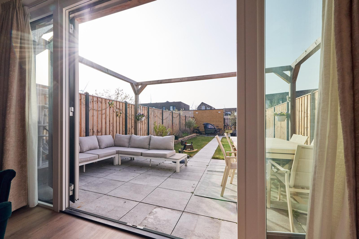 Tussenwoning te koop: Elizabeth Anscombestraat 56, Almere