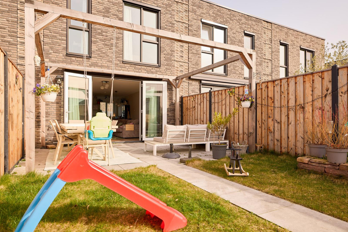 Tussenwoning te koop: Elizabeth Anscombestraat 56, Almere