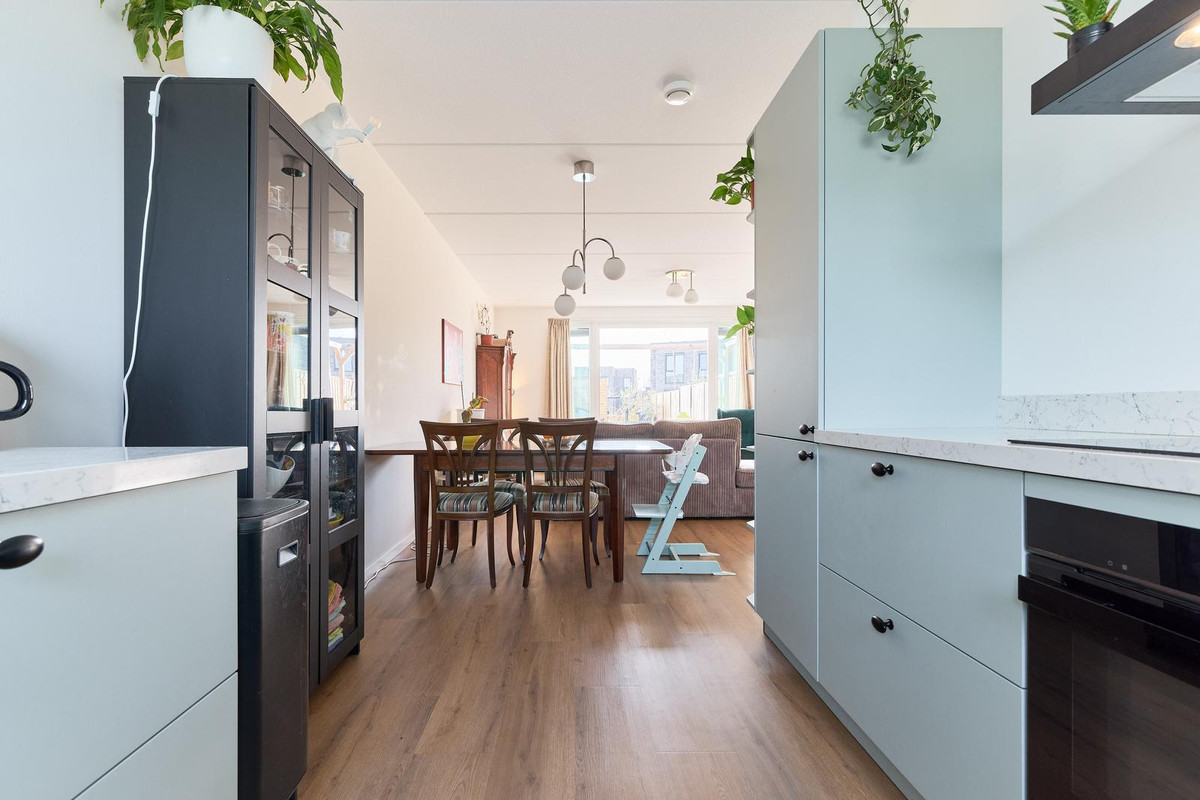 Tussenwoning te koop: Elizabeth Anscombestraat 56, Almere