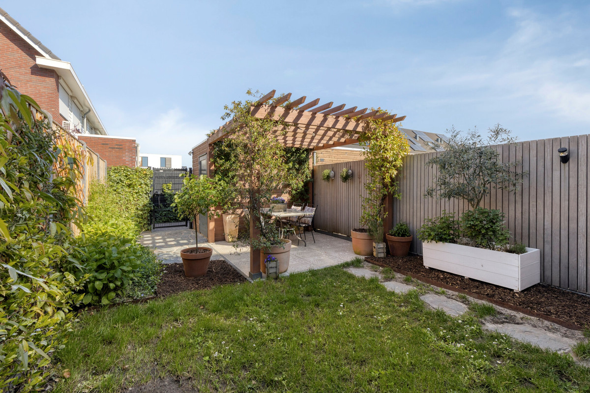 Tussenwoning te koop: Rhedenstraat 6, Tilburg