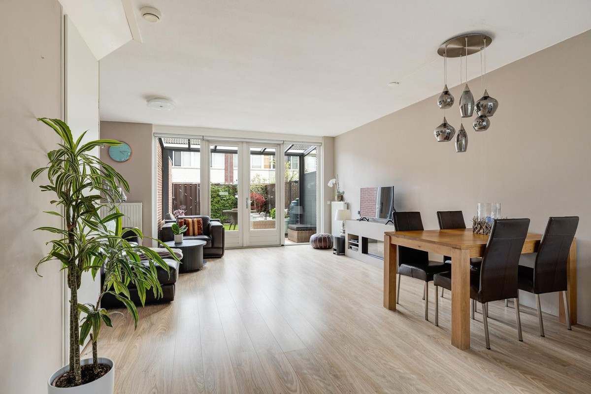 Tussenwoning te koop: Oldegaarde 982, Rotterdam