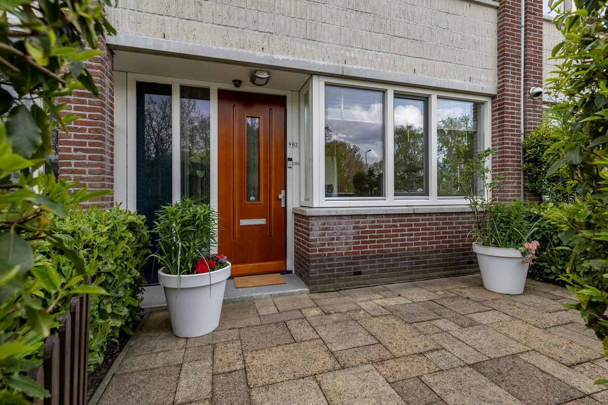 Tussenwoning te koop: Oldegaarde 982, Rotterdam