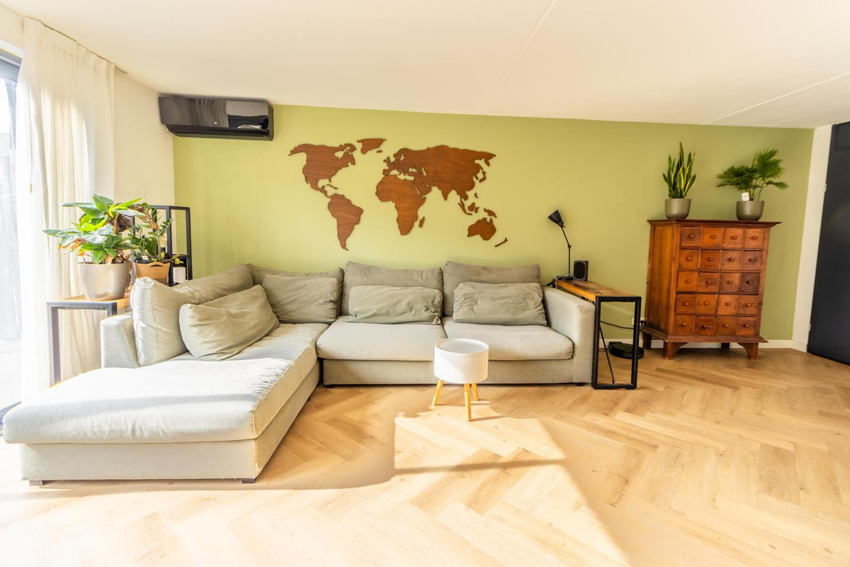 Tussenwoning te koop: Azorenweg 32, Almere