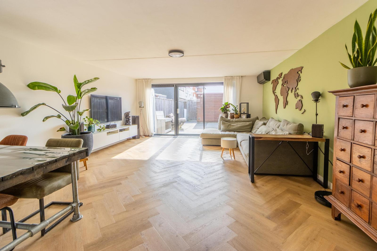 Tussenwoning te koop: Azorenweg 32, Almere