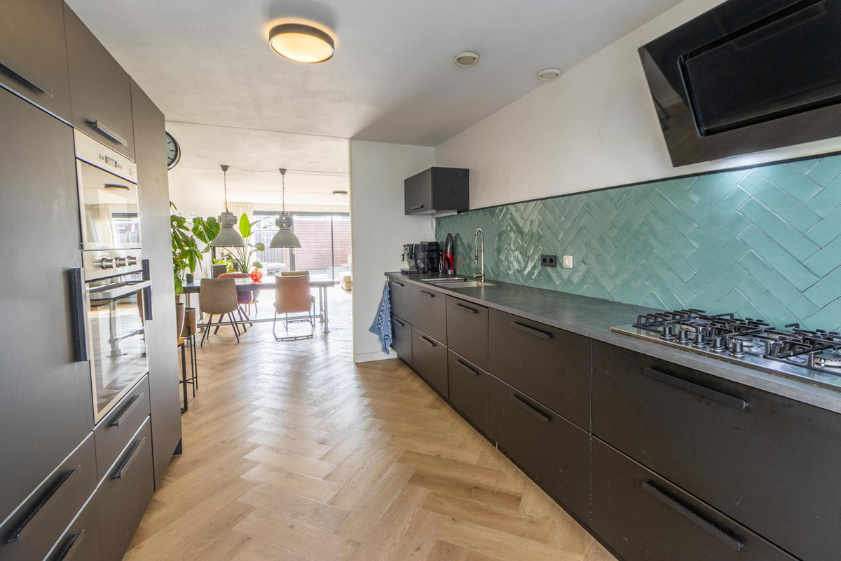 Tussenwoning te koop: Azorenweg 32, Almere