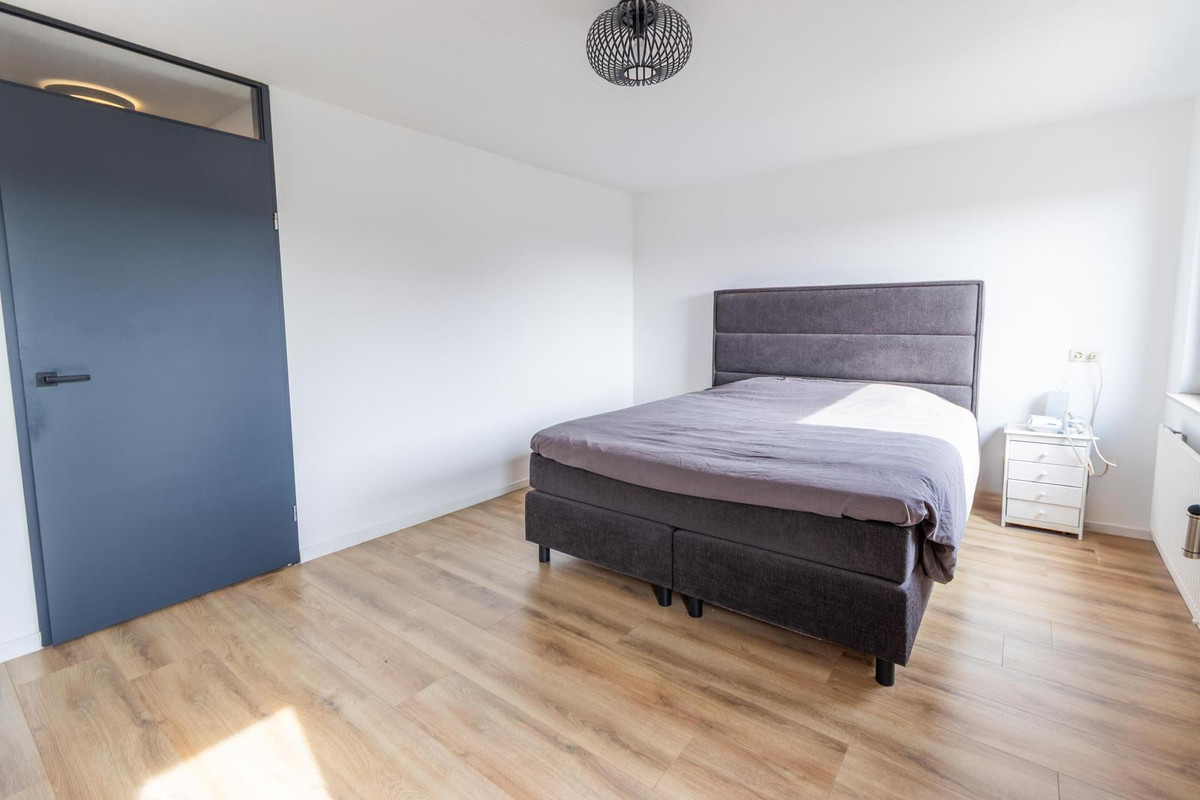 Tussenwoning te koop: Azorenweg 32, Almere