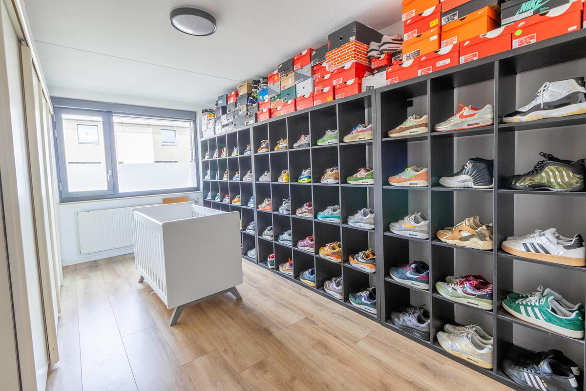 Tussenwoning te koop: Azorenweg 32, Almere