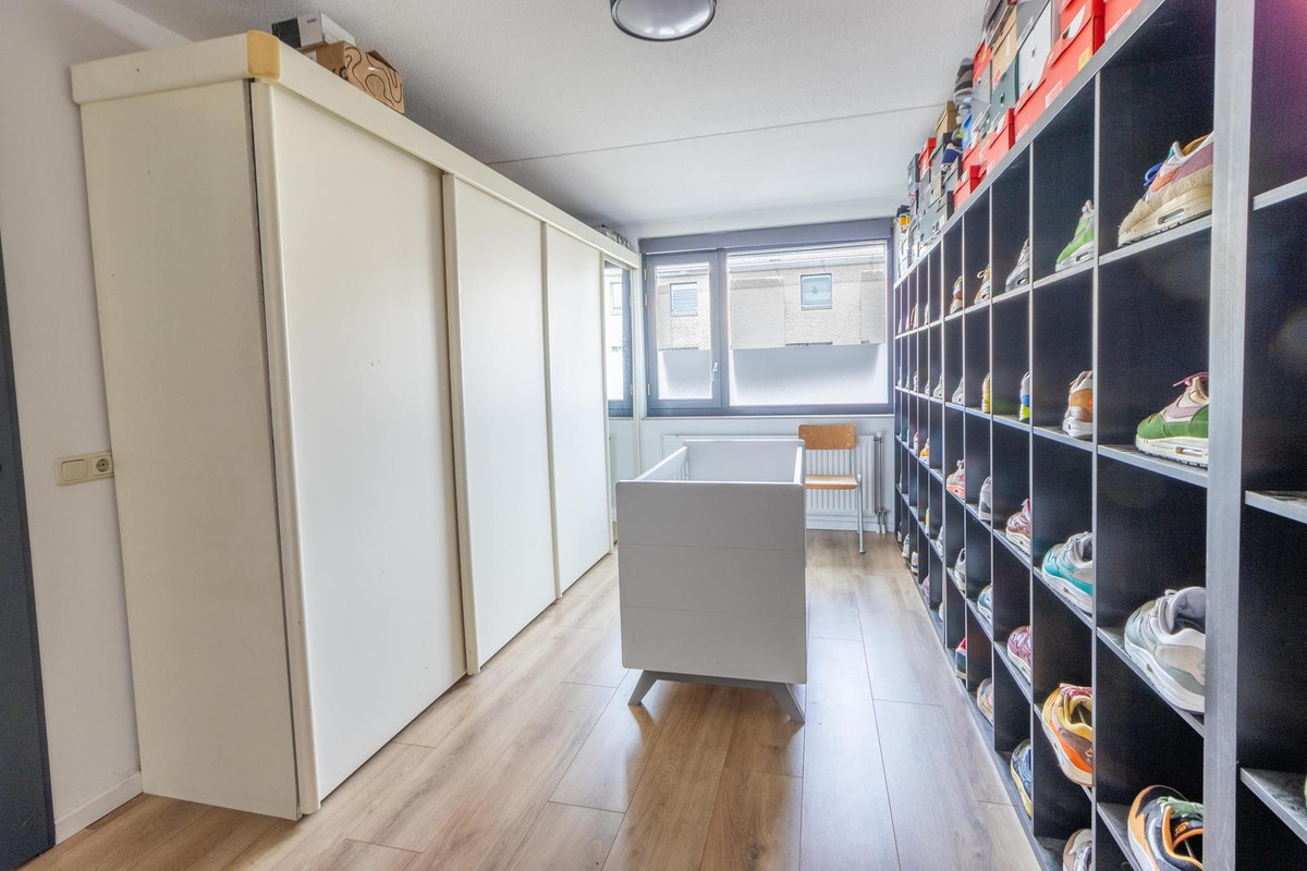 Tussenwoning te koop: Azorenweg 32, Almere