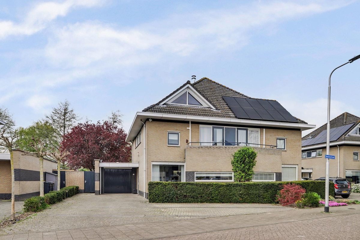 Twee-onder-één-kap te koop: Melickstraat 11, Tilburg