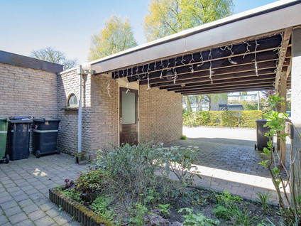 Maanhof 16