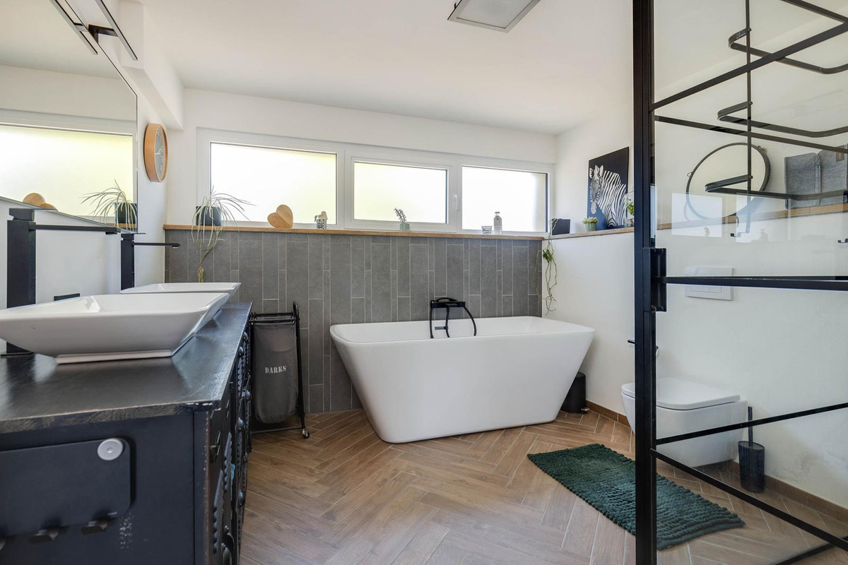 Vrijstaande woning te koop: Van Goghstraat 7, Geleen