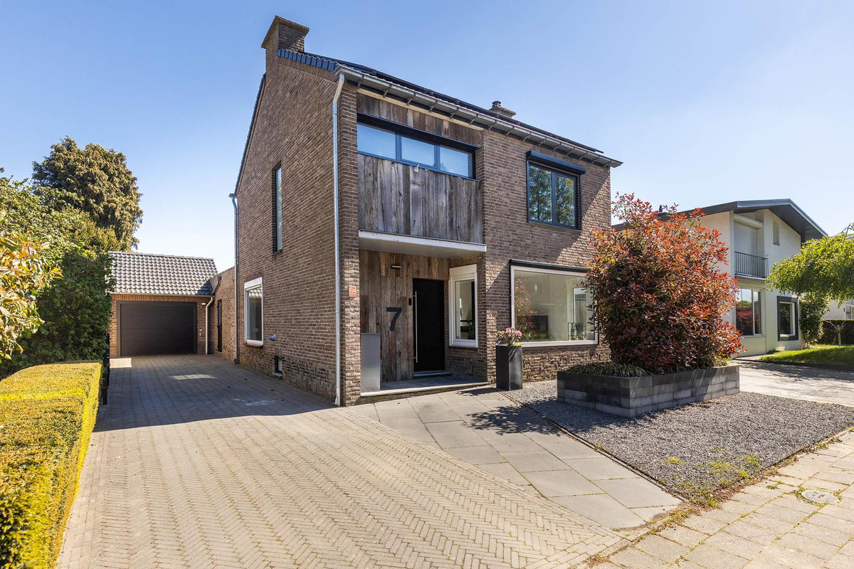 Vrijstaande woning te koop: Van Goghstraat 7, Geleen