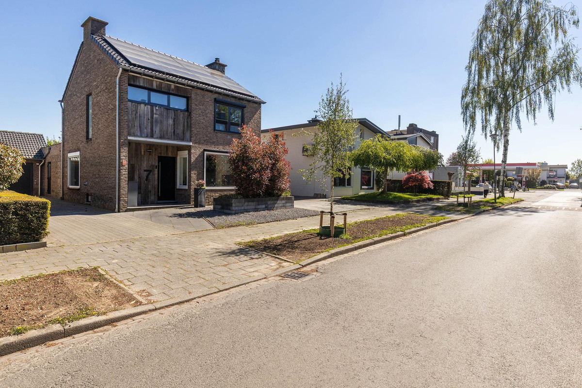 Vrijstaande woning te koop: Van Goghstraat 7, Geleen