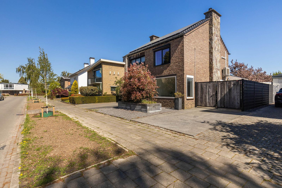Vrijstaande woning te koop: Van Goghstraat 7, Geleen