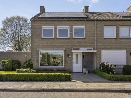 Tussenwoning te koop: Hofstade 22, Zuidwest Alphen Alphen