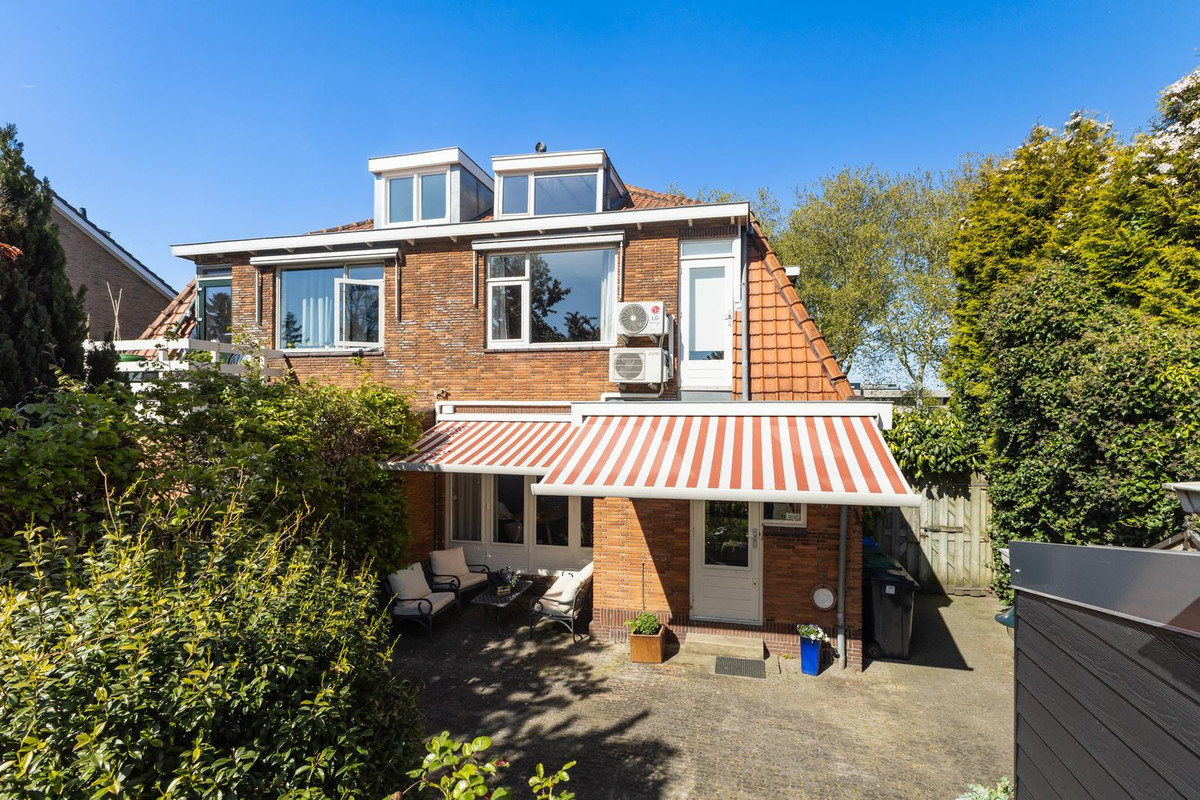 Twee-onder-één-kap te koop: Pascalweg 153, Rotterdam