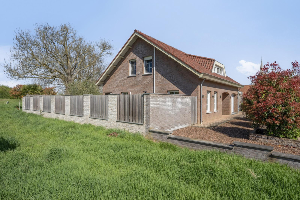 Vrijstaande woning te koop: Schuttersdreef 1, Buchten