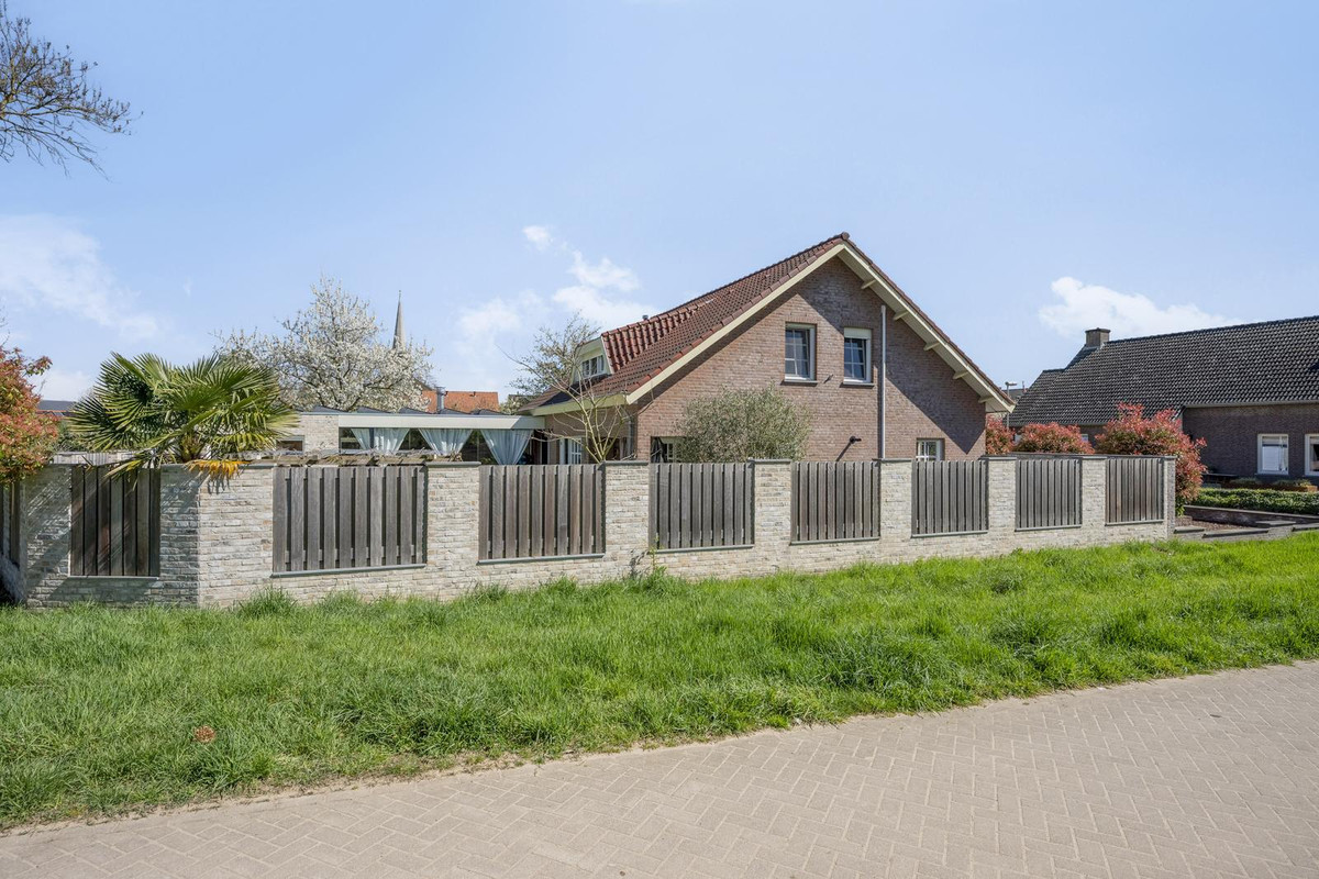 Vrijstaande woning te koop: Schuttersdreef 1, Buchten