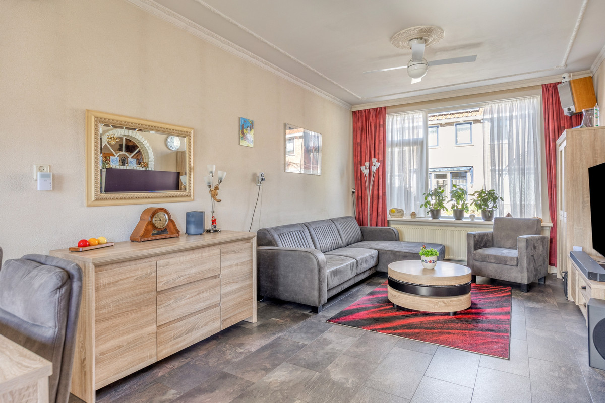 Tussenwoning te koop: Herradesstraat 40, Dordrecht