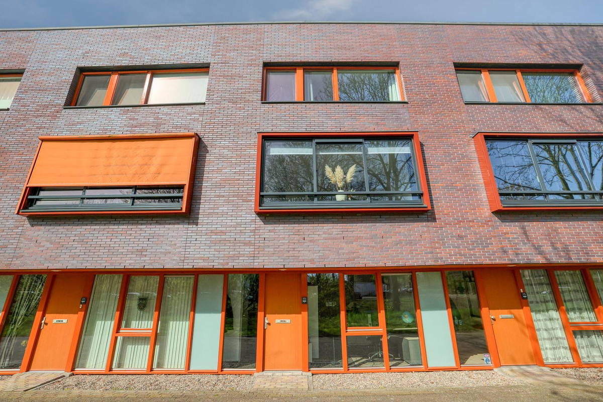 Tussenwoning te koop: Topaasstraat 173, Breda