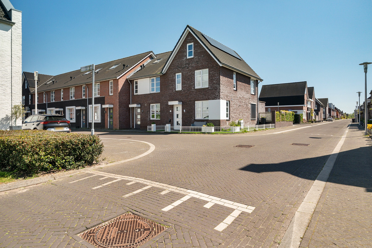 Tussenwoning te koop: Koraalzwam 8, Apeldoorn