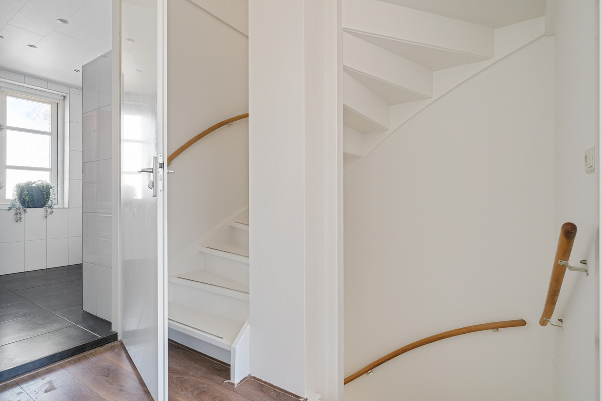 Tussenwoning te koop: Koraalzwam 8, Apeldoorn