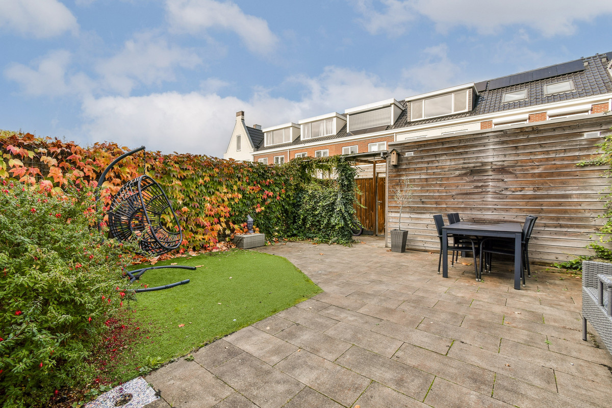 Tussenwoning te koop: Hofje Van Holtlant 41, Leiderdorp