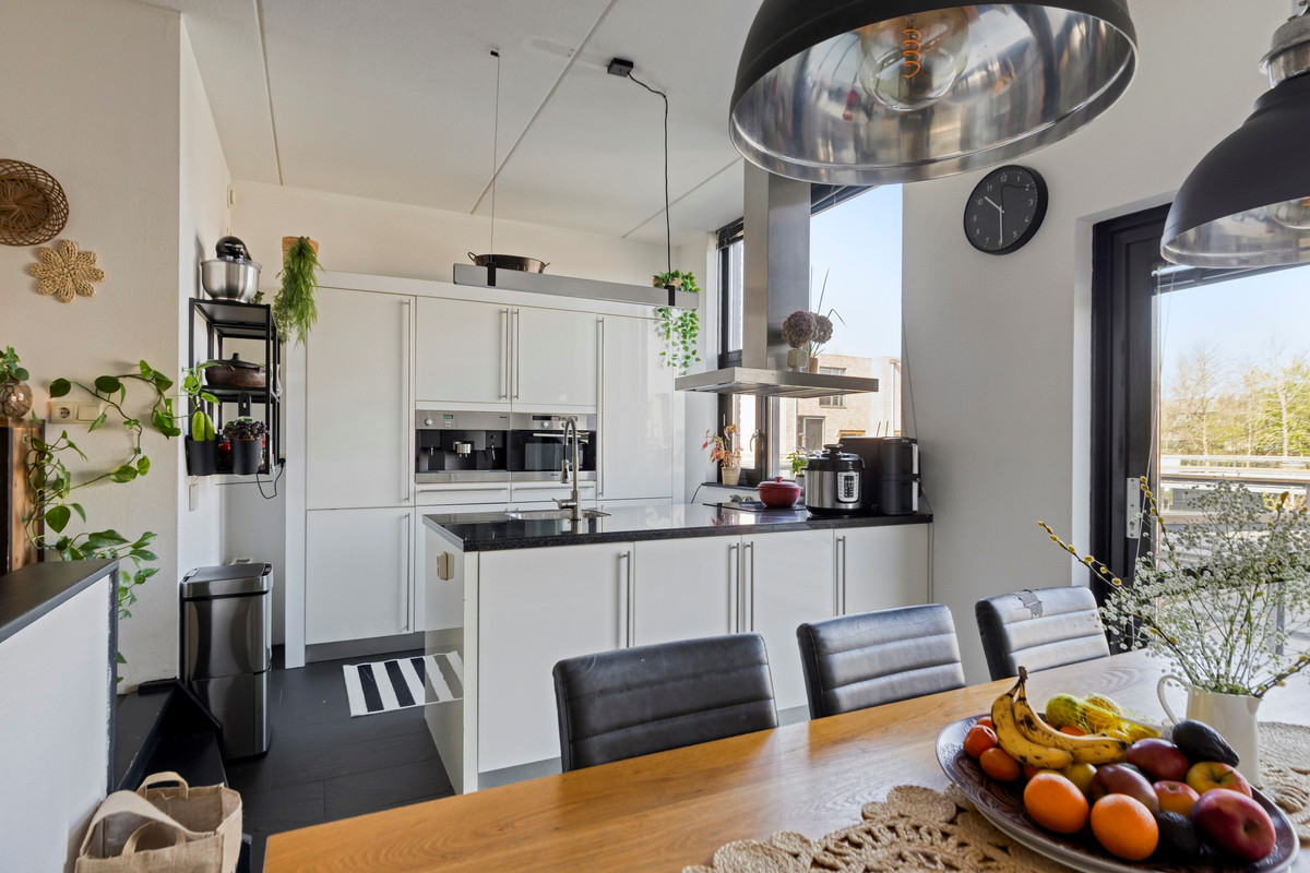 Tussenwoning te koop: Roef 19, Almere