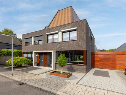 Anton van Duinkerkenstraat 4