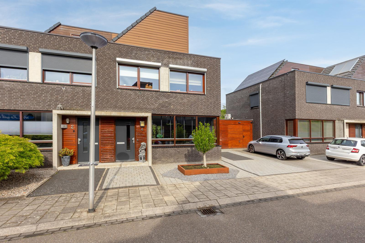 Tussenwoning te koop: Anton van Duinkerkenstraat 4, Sittard