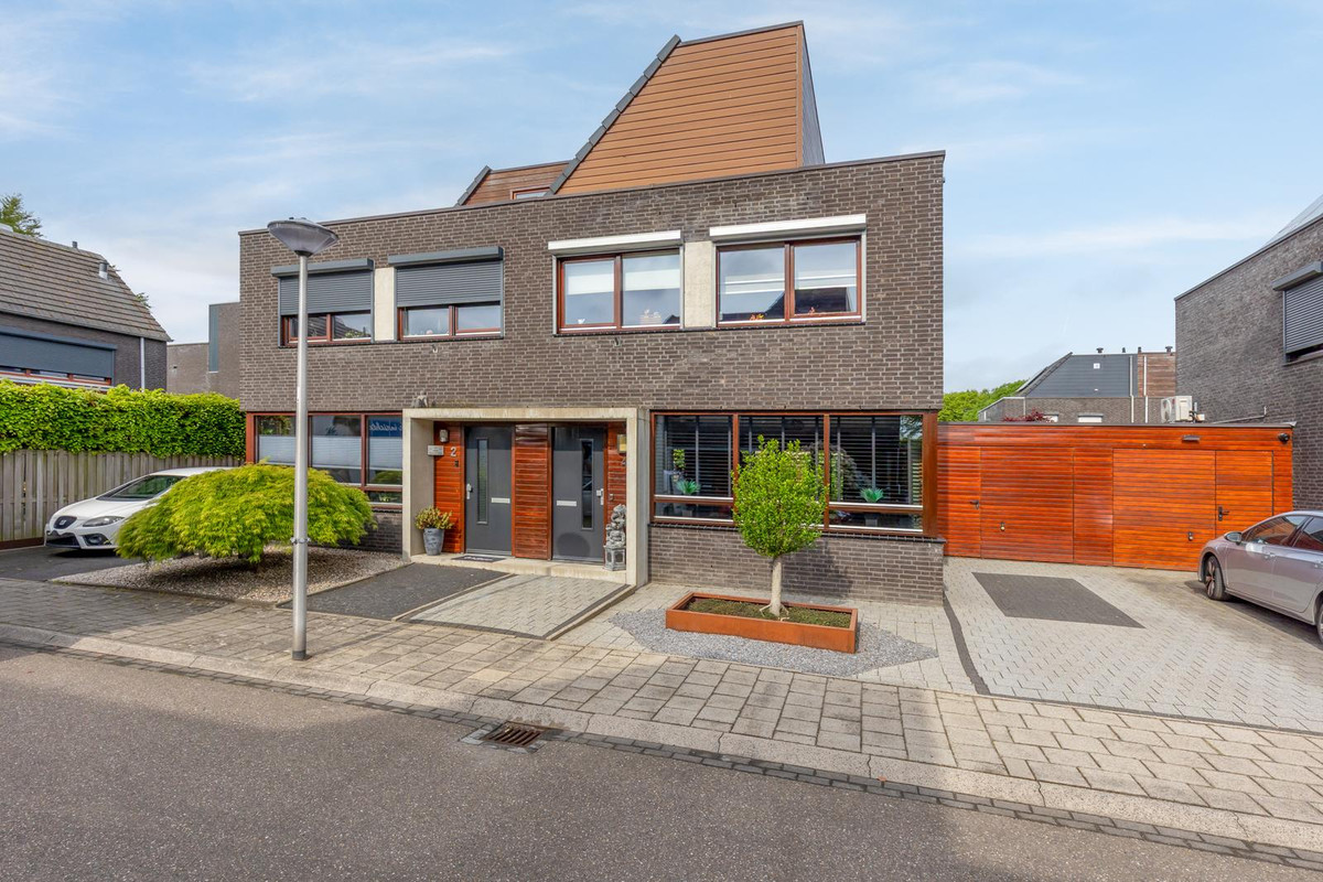 Tussenwoning te koop: Anton van Duinkerkenstraat 4, Sittard