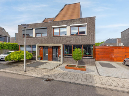 Anton van Duinkerkenstraat 4