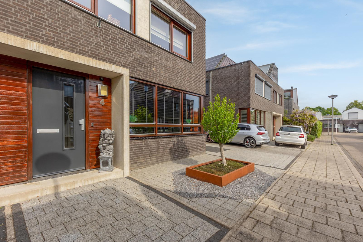 Tussenwoning te koop: Anton van Duinkerkenstraat 4, Sittard