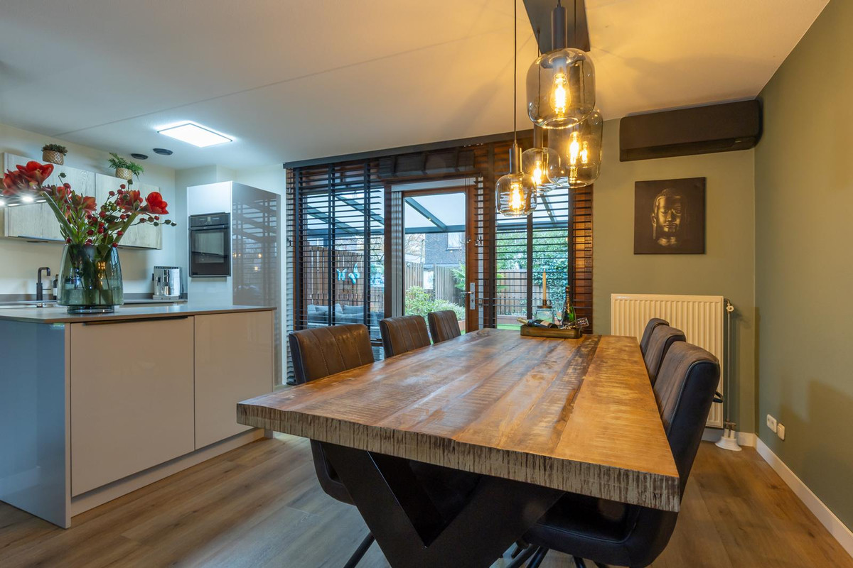 Tussenwoning te koop: Anton van Duinkerkenstraat 4, Sittard