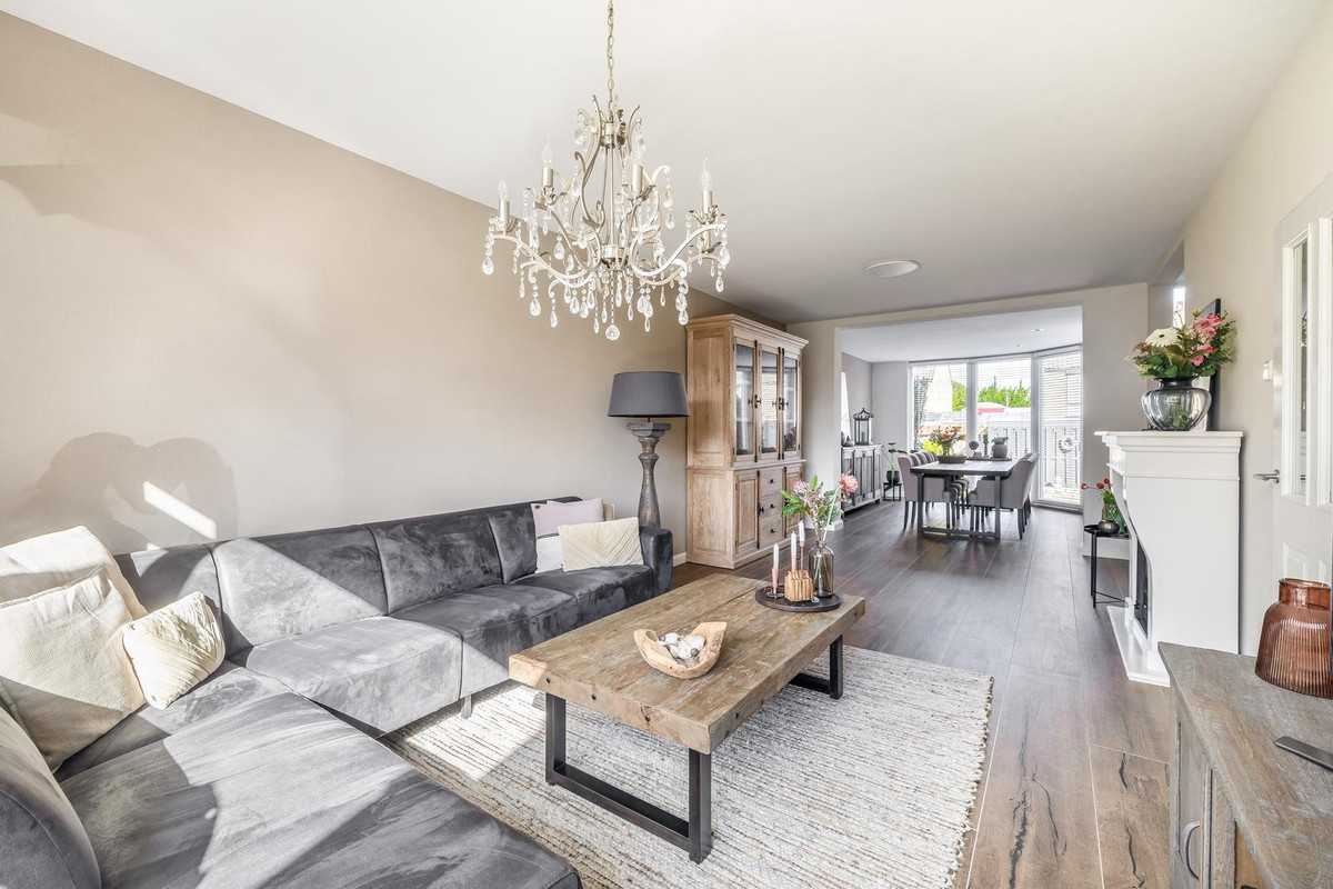 Tussenwoning te koop: Karel van de Woestijnestraat 12, Venlo