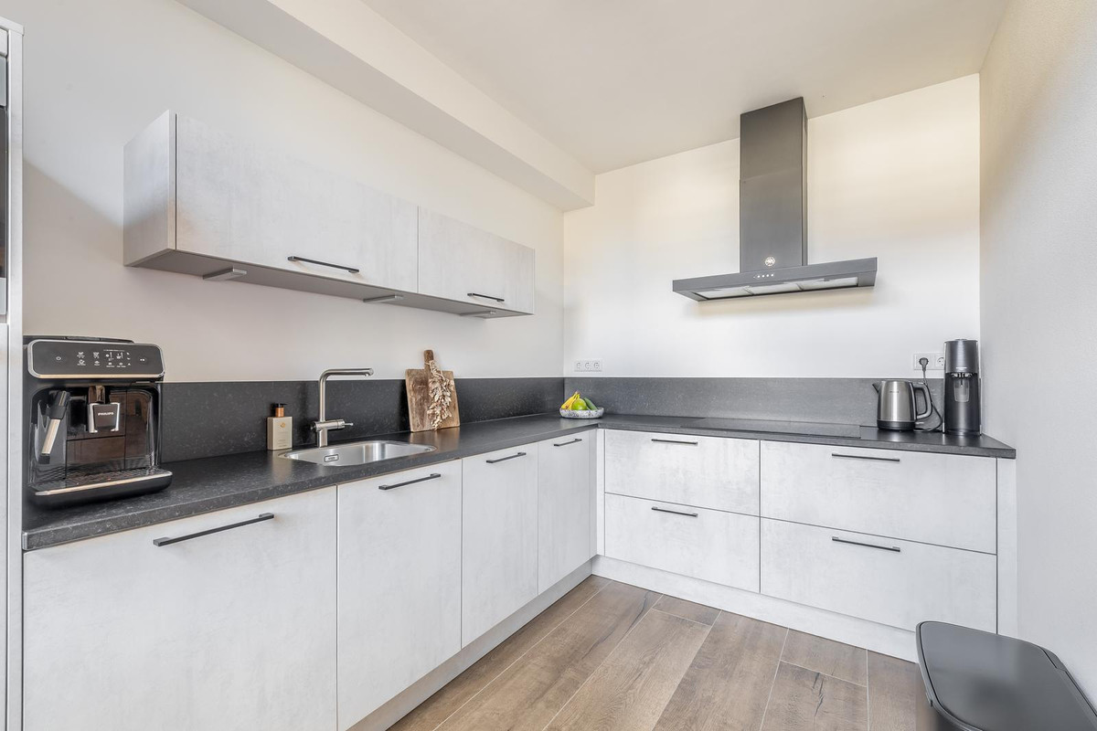 Tussenwoning te koop: Karel van de Woestijnestraat 12, Venlo
