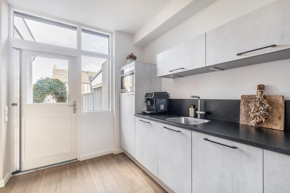 Tussenwoning te koop: Karel van de Woestijnestraat 12, Venlo