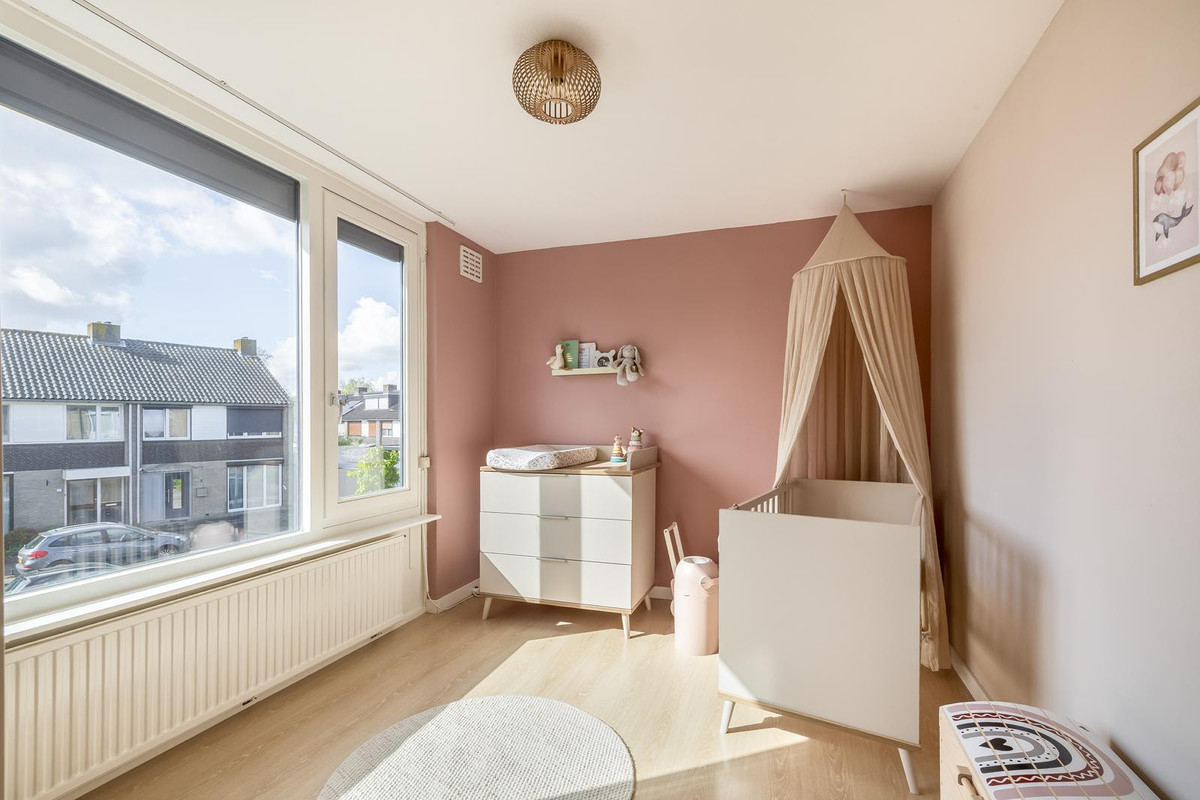 Tussenwoning te koop: Karel van de Woestijnestraat 12, Venlo
