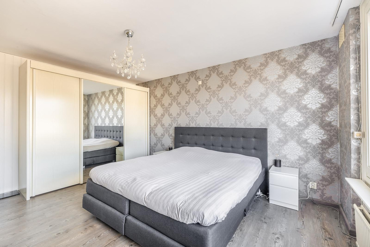 Tussenwoning te koop: Karel van de Woestijnestraat 12, Venlo