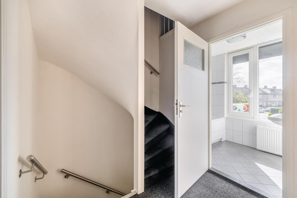 Tussenwoning te koop: Karel van de Woestijnestraat 12, Venlo