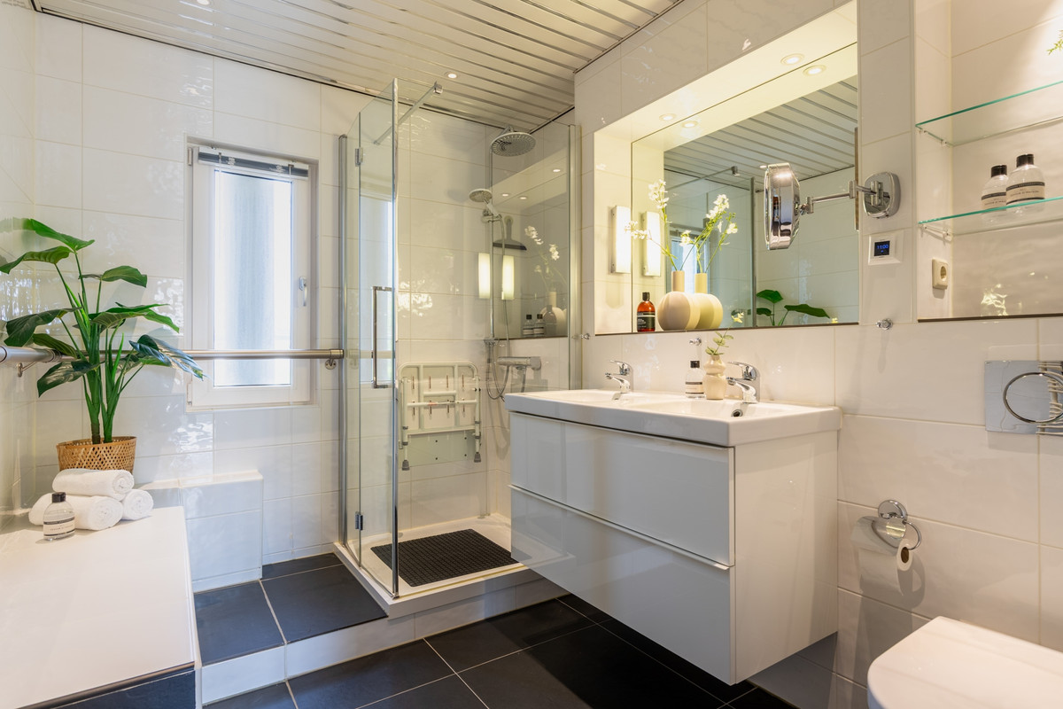 Tussenwoning te koop: Wallenbergstraat 64, Hoofddorp