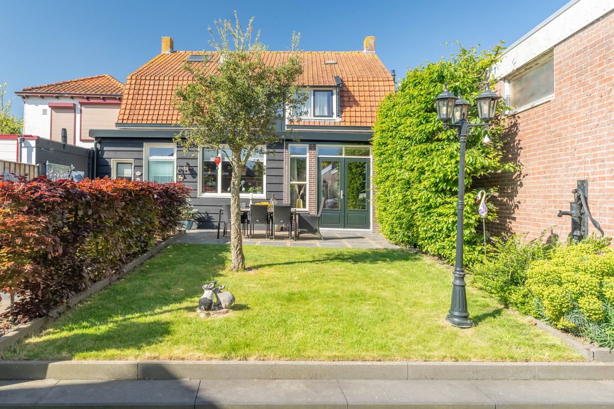Tussenwoning te koop: Snellemarkt 10, Kruiningen