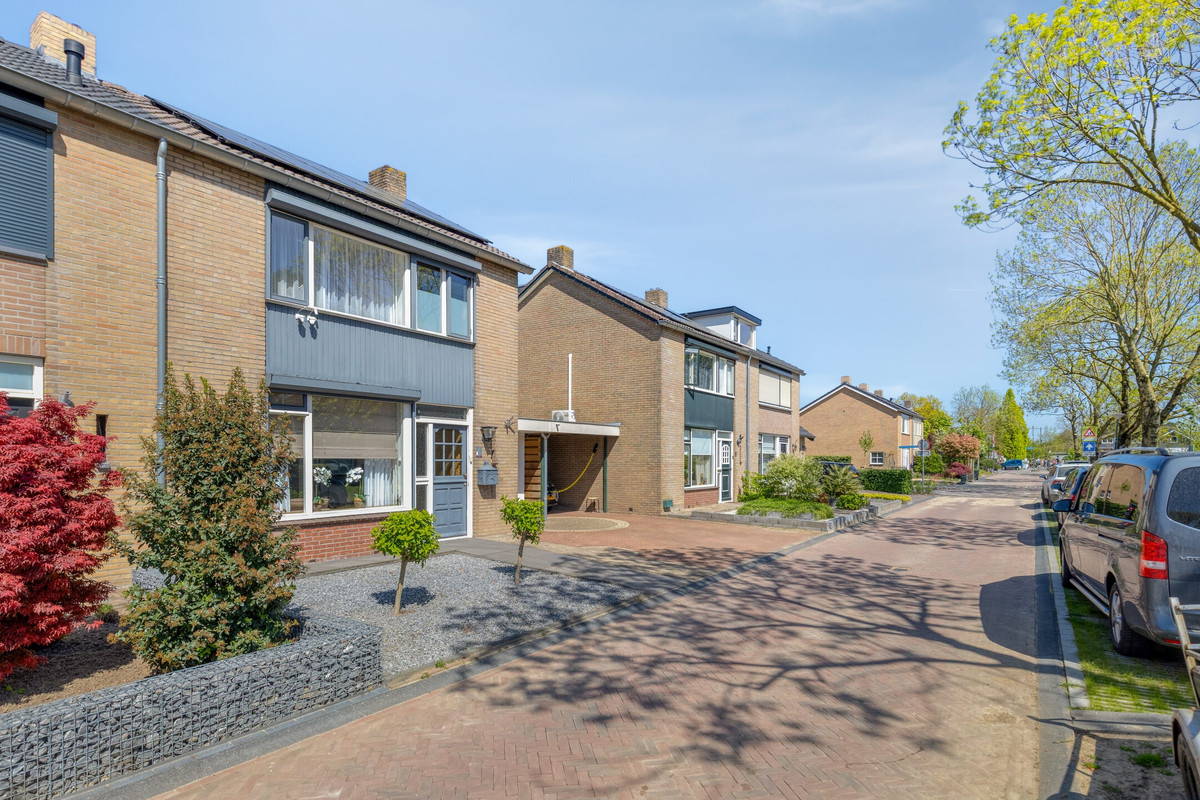 Twee-onder-één-kap te koop: Hoge Sluisstraat 10, Waardenburg