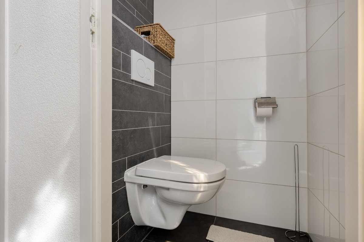 Twee-onder-één-kap te koop: Hoge Sluisstraat 10, Waardenburg